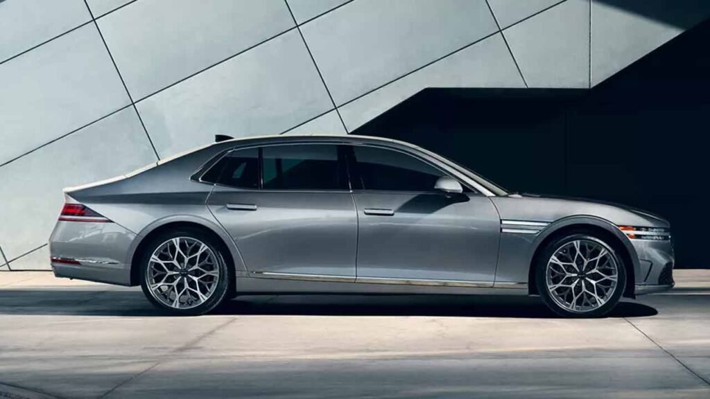 2023 Genesis G90