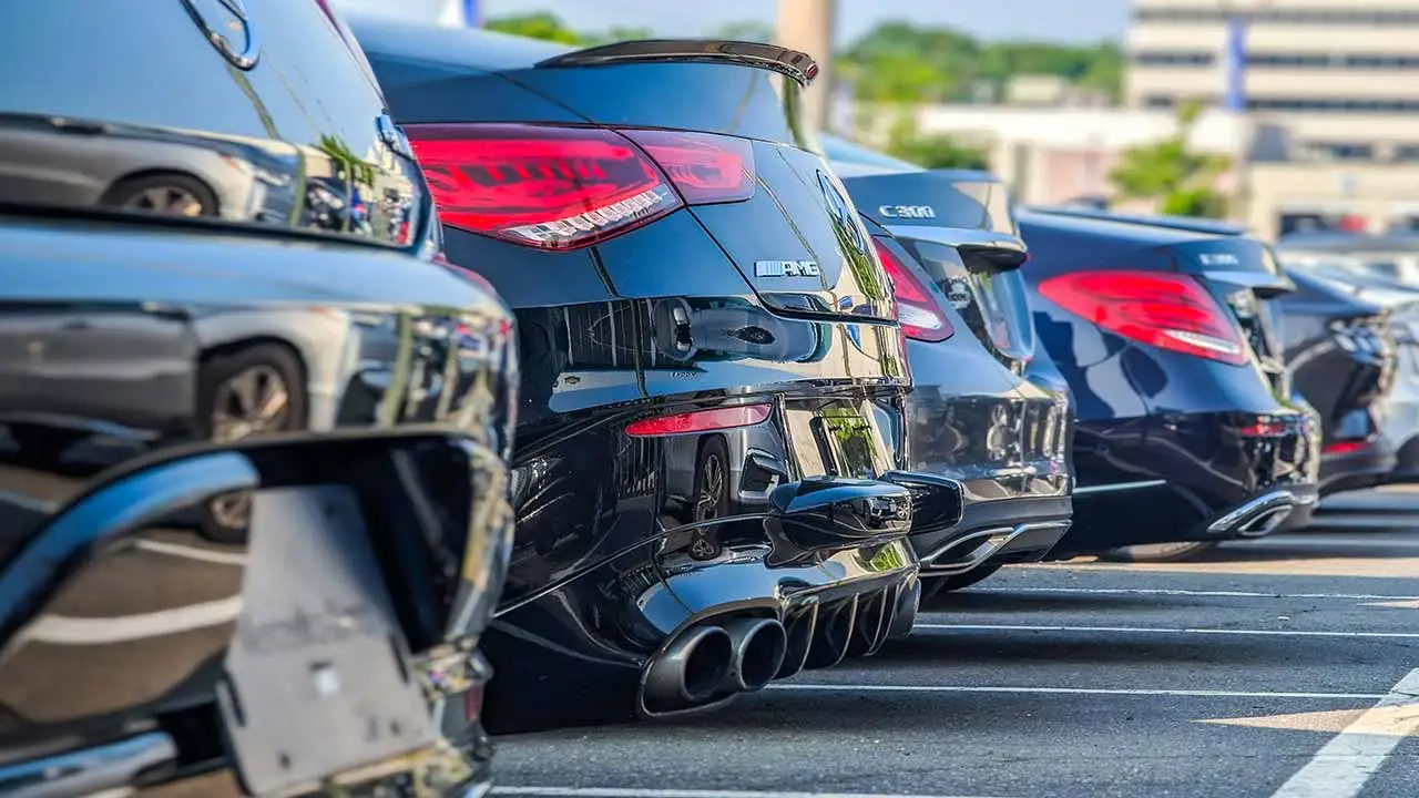 renting a luxury car